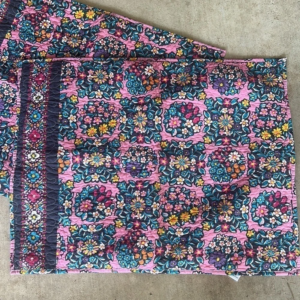 VERA Bradley Kaleidoscope Rosettes 100% Cotton Standard Pillow Shams 20